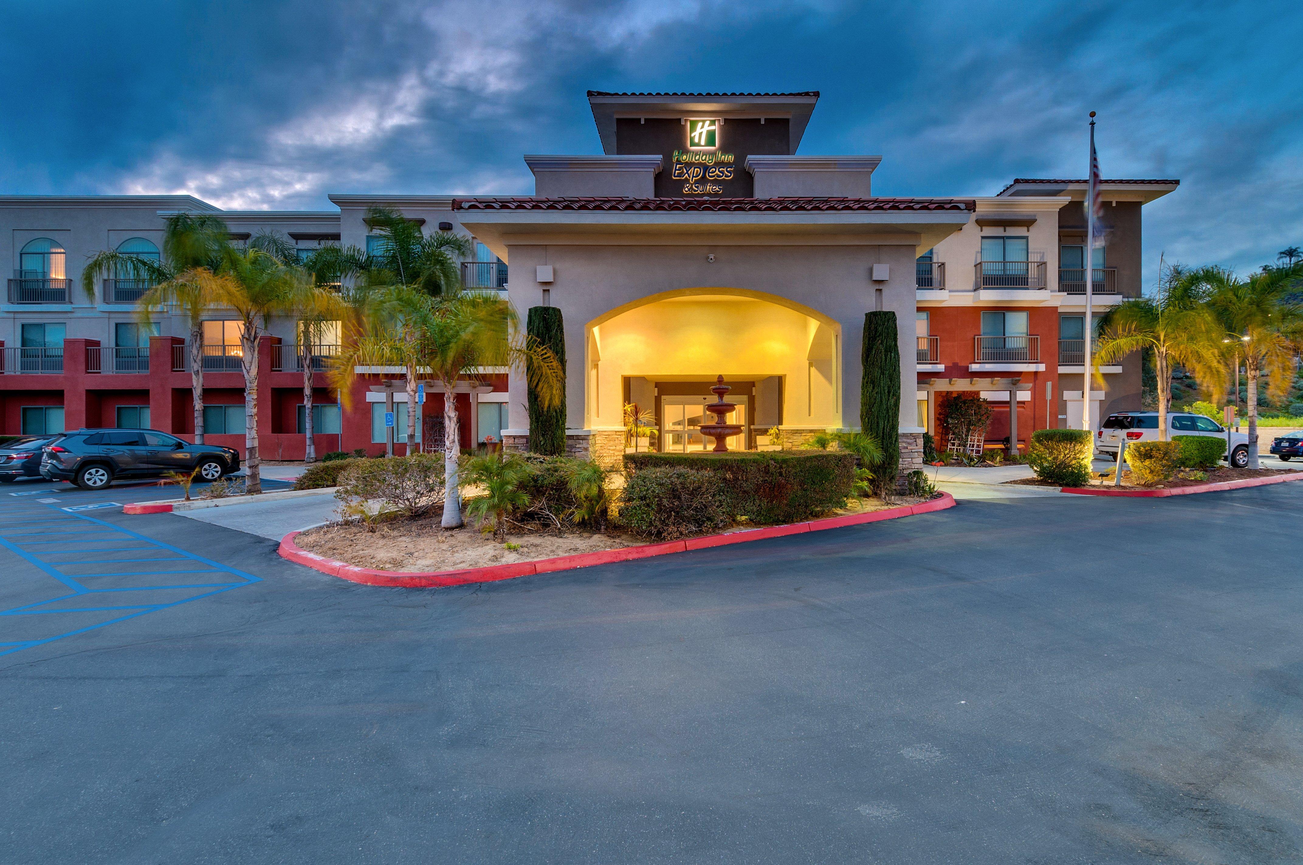 Holiday Inn Express Hotel & Suites Lake Elsinore By Ihg Экстерьер фото