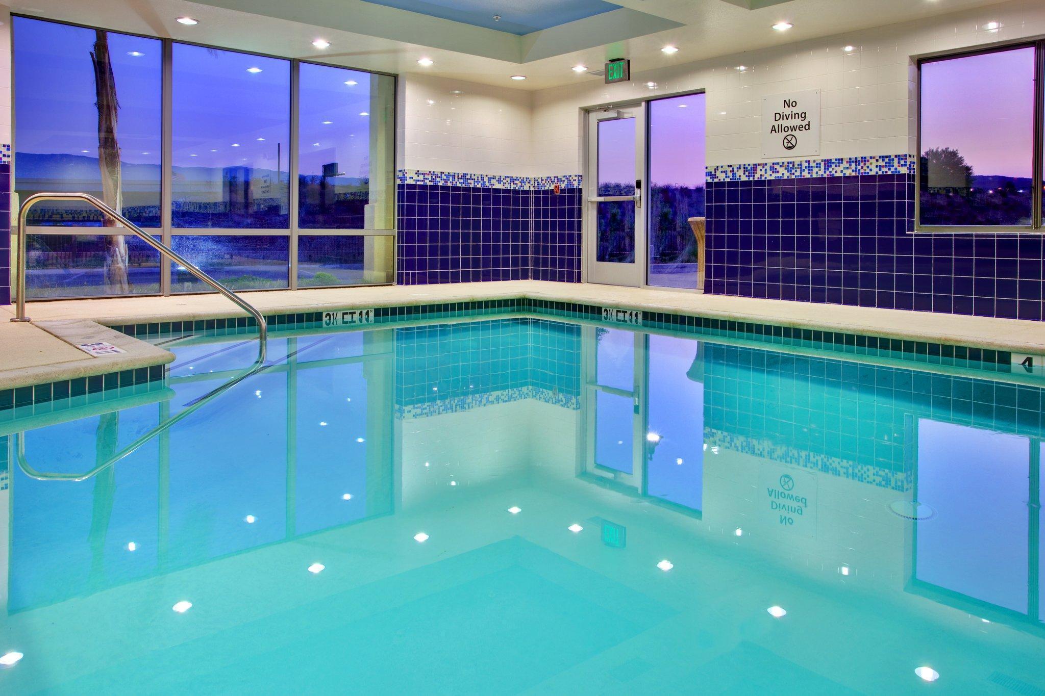 Holiday Inn Express Hotel & Suites Lake Elsinore By Ihg Экстерьер фото