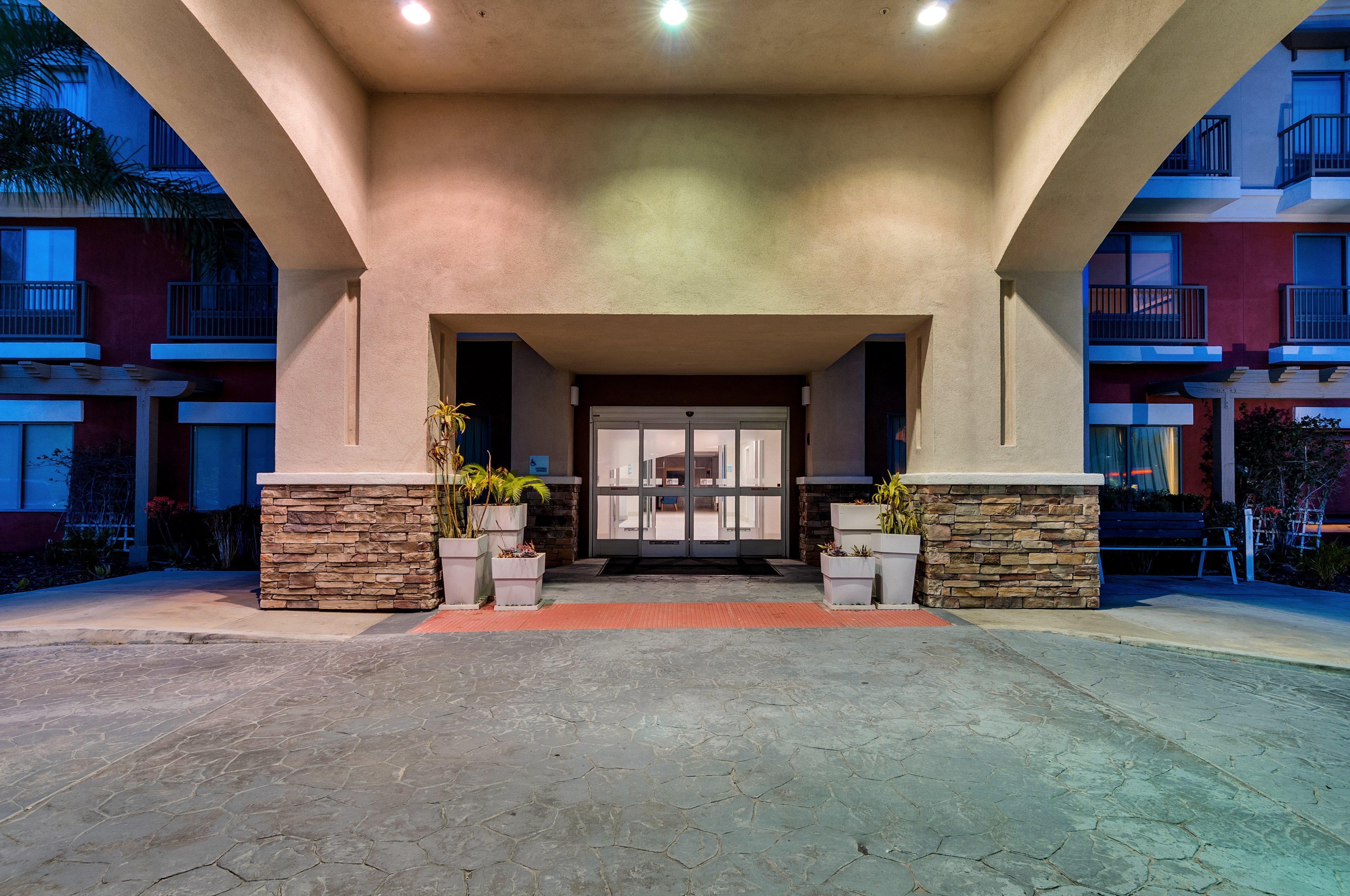 Holiday Inn Express Hotel & Suites Lake Elsinore By Ihg Экстерьер фото